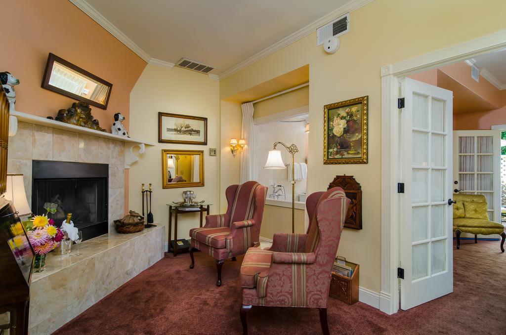 ホテル Madrona Manor ヒールズバーグ エクステリア 写真