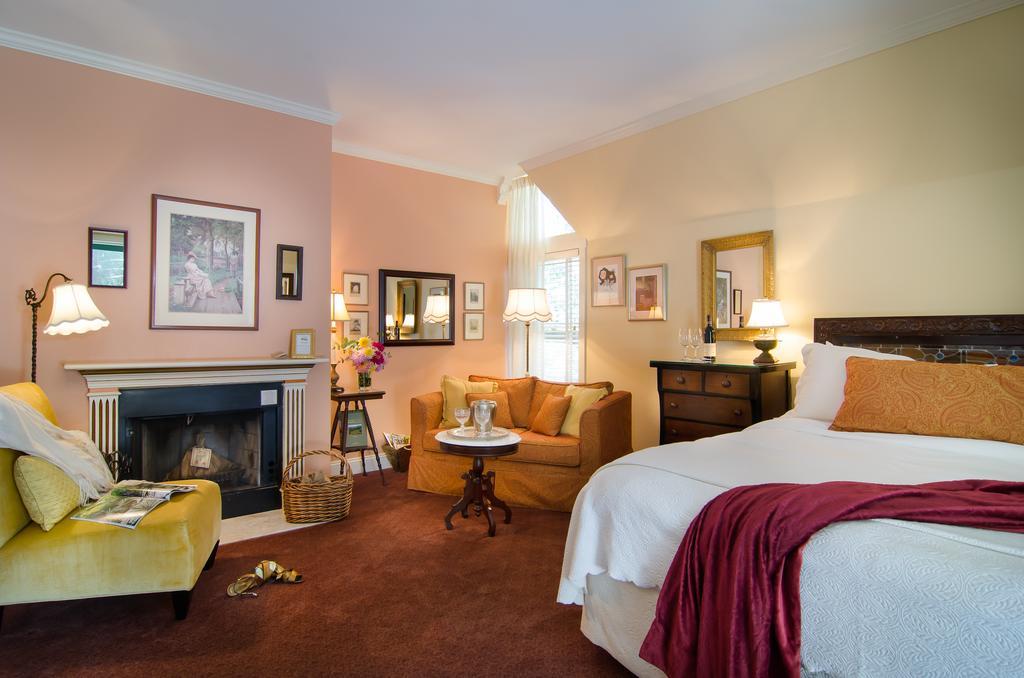 ホテル Madrona Manor ヒールズバーグ エクステリア 写真