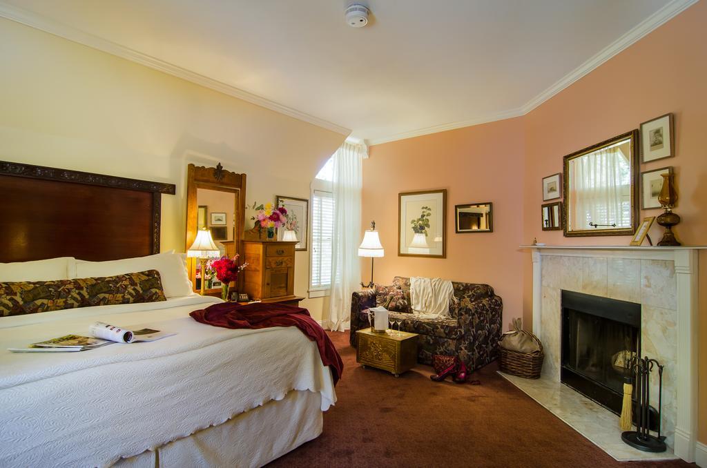 ホテル Madrona Manor ヒールズバーグ エクステリア 写真