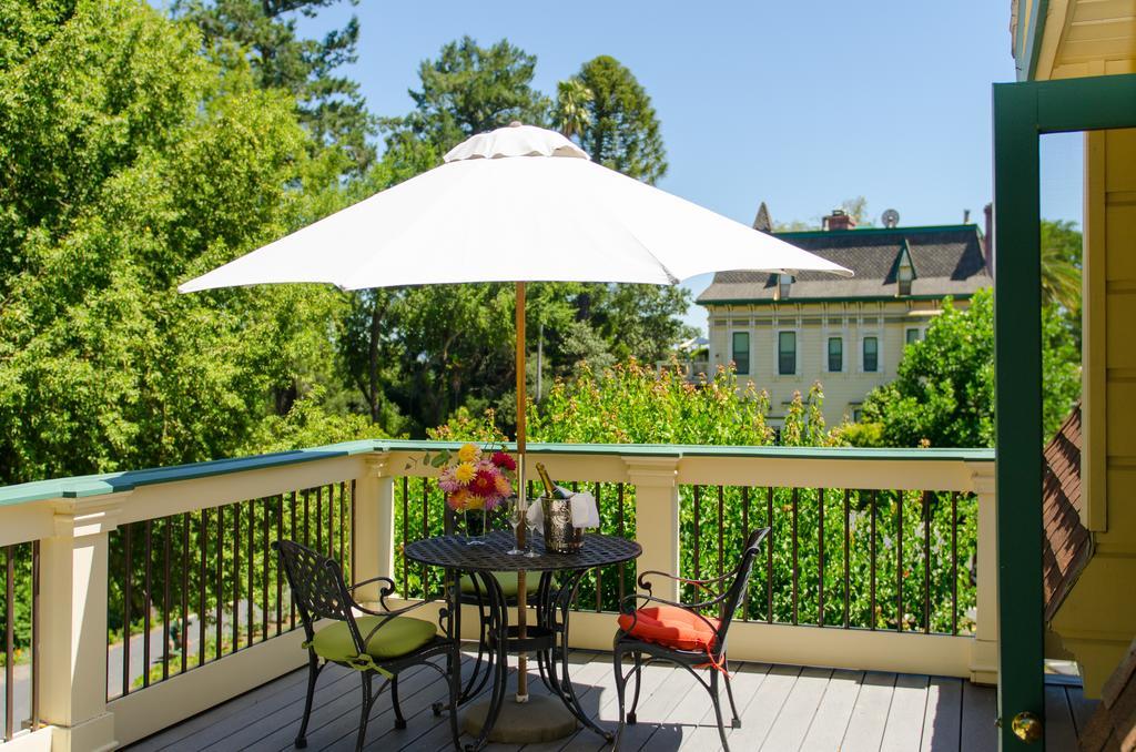 ホテル Madrona Manor ヒールズバーグ エクステリア 写真