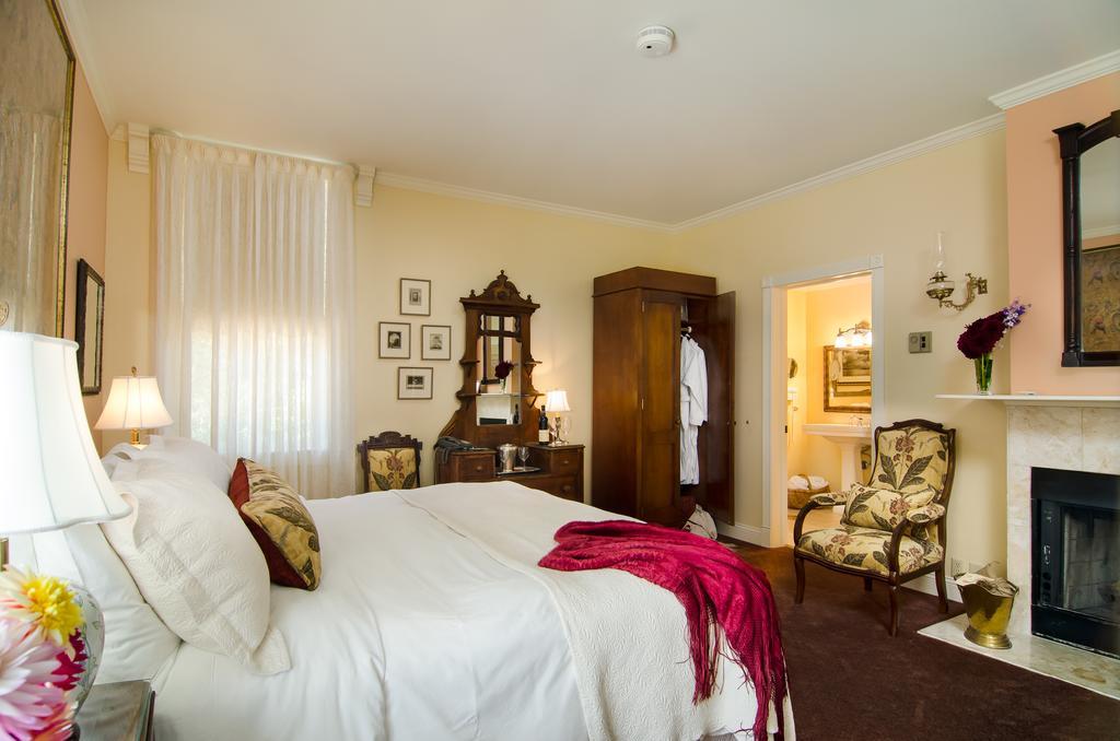 ホテル Madrona Manor ヒールズバーグ エクステリア 写真
