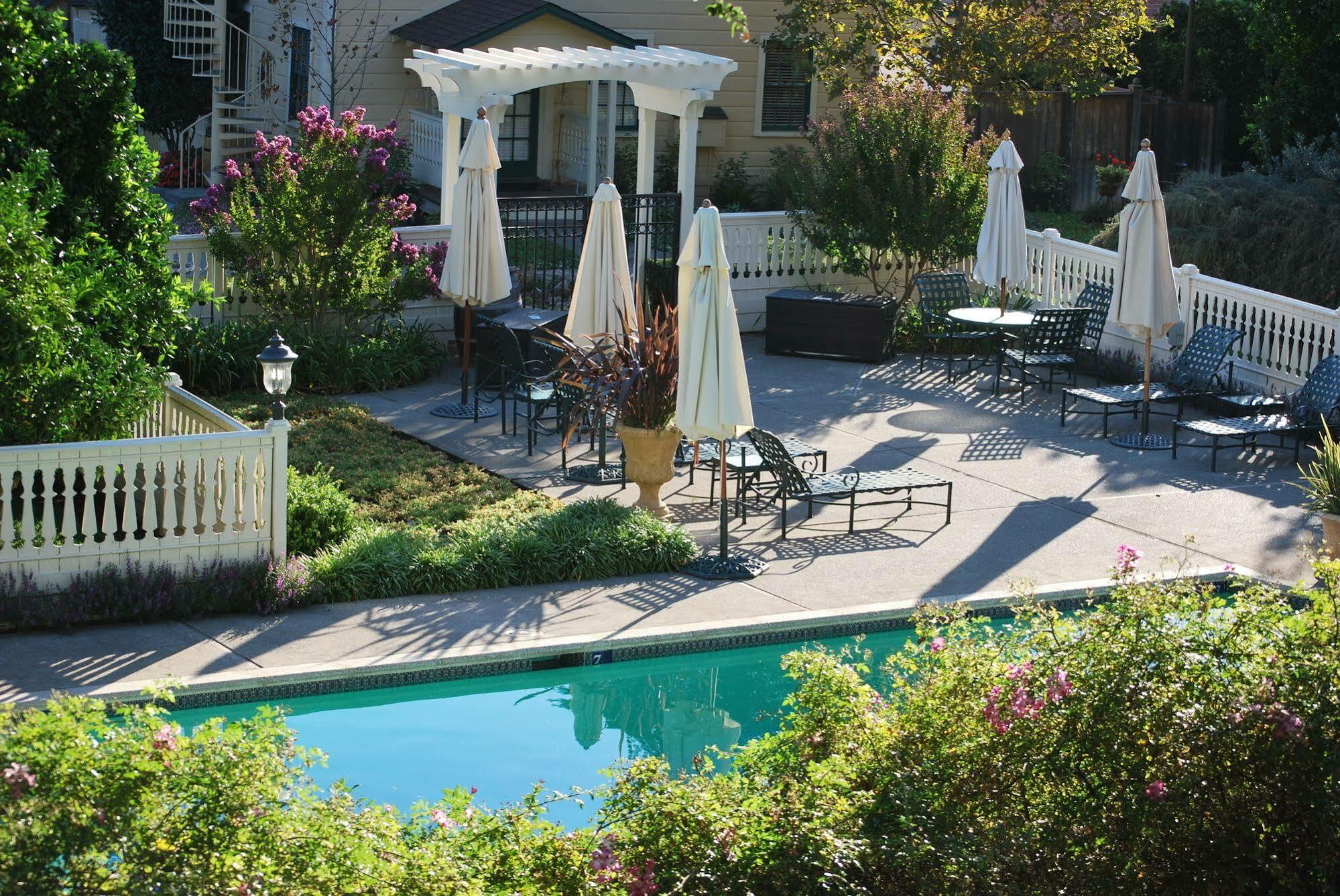 ホテル Madrona Manor ヒールズバーグ エクステリア 写真
