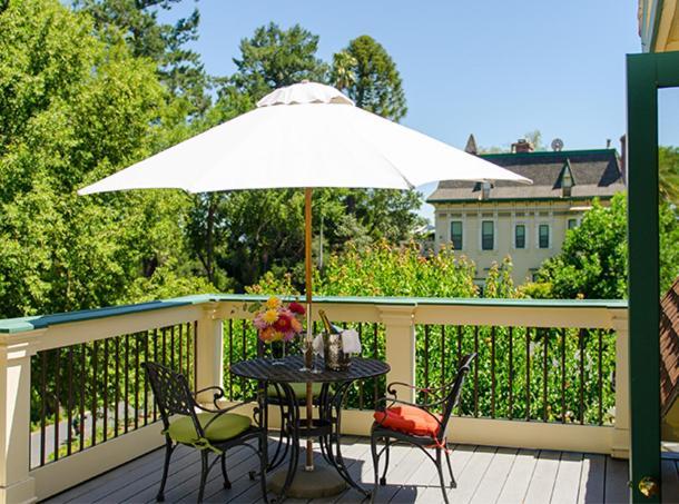 ホテル Madrona Manor ヒールズバーグ エクステリア 写真